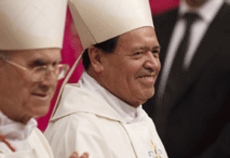 Norberto Rivera arzobispo de Mexico y cardenal Tarcisio Bertone