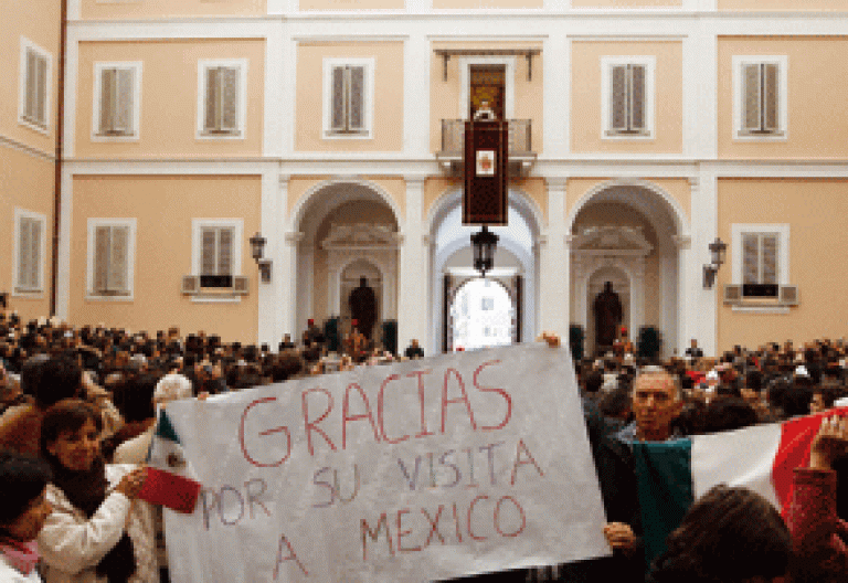 mexicanos en Castel Gandolfo agradecen la visita del Papa a México