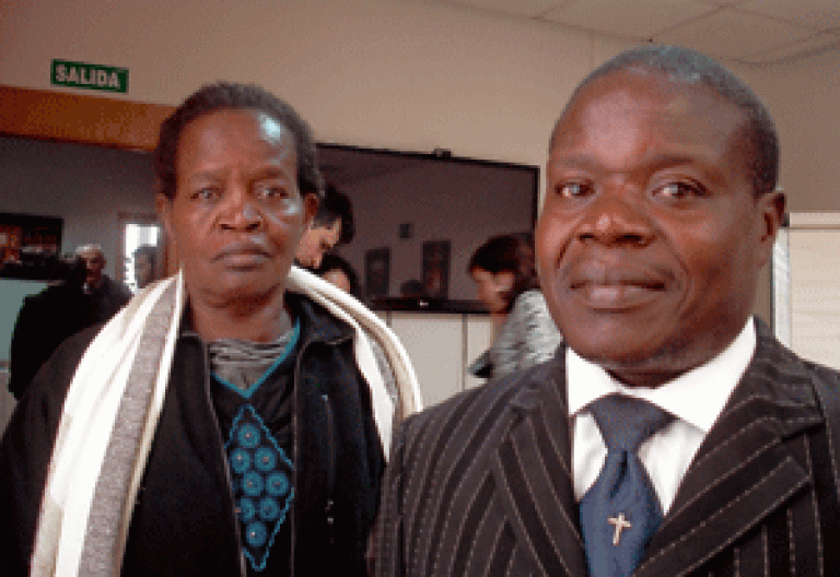 Mary Akiteng y Peter Kayiira, activistas contra el expolio de África