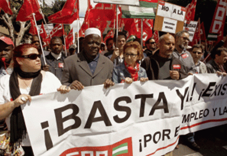 inmigrante protesta por los recortes en la sanidad