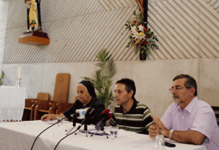 sacerdotes y religiosos de Murcia presentan el manifiesto contra los desahucios