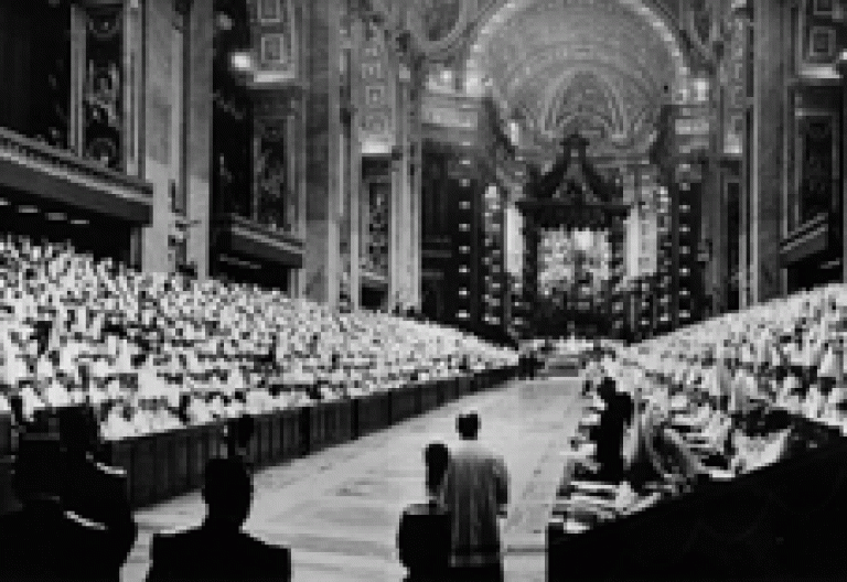 imagen en blanco y negro de la celebración del Concilio Vaticano II