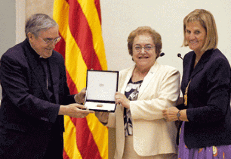 Parlament de Cataluña entrega premio a Cáritas, cardenal Lluís Martínez Sistach