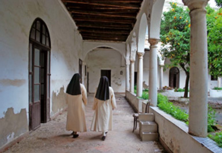 dos religiosas en el Monasterio de Santa María de Cádiz