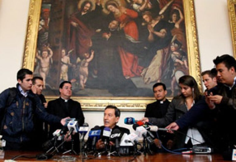 cardenal Rubén Salazar en rueda de prensa renuncia Papa