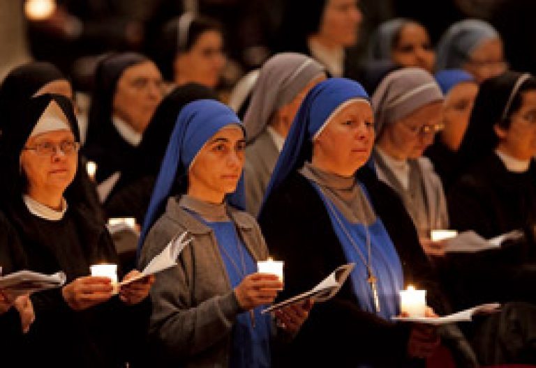 religiosas durante la celebración Jornada Mundial Vida Consagrada 2013 con el Papa