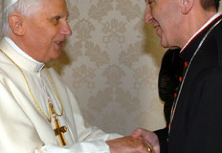 cardenal Jorge Mario Bergoglio con Benedicto XVI en 2007