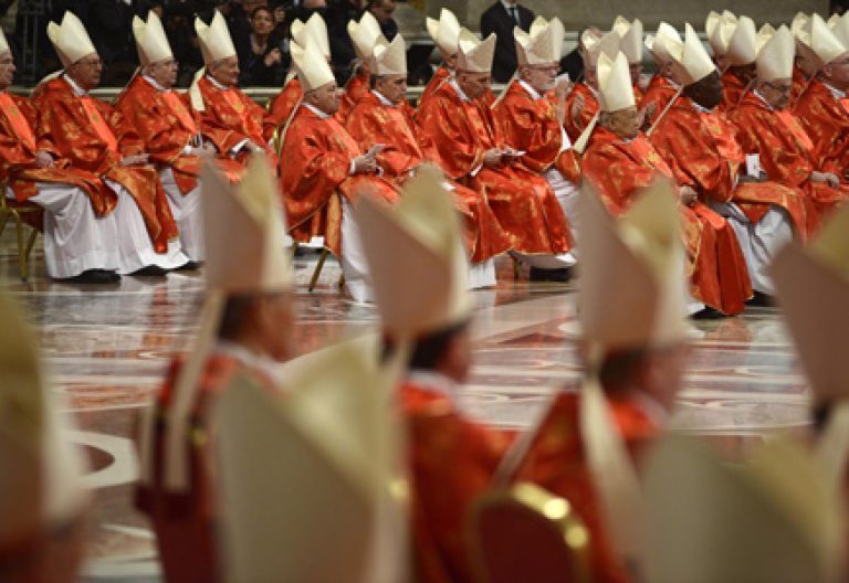 cardenales en la Misa Pro Eligendo Pontifice 12 marzo 2013
