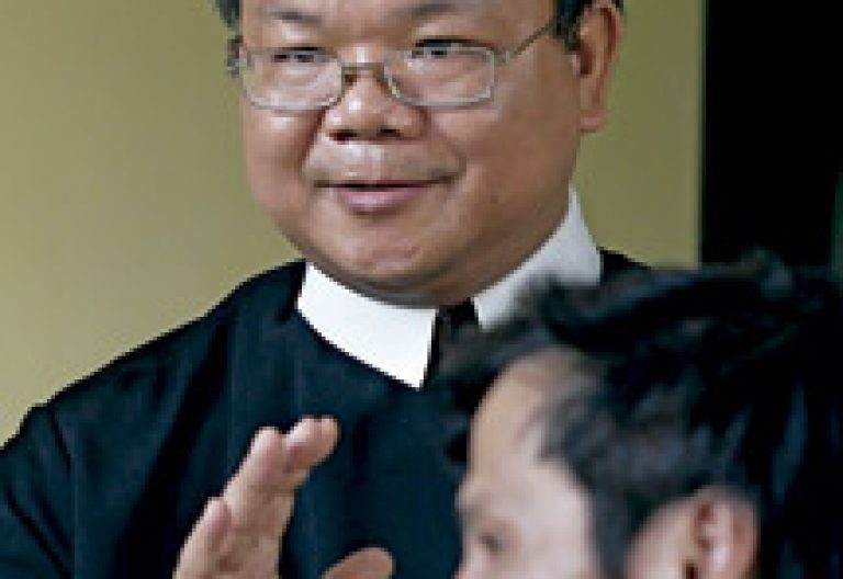P. Joseph NguyenVan Phuong, sacerdote agredido en Vietnam