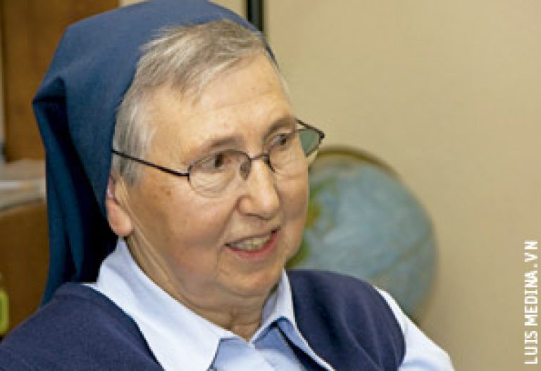 Sabina Iragui, Hija de la Caridad y misionera