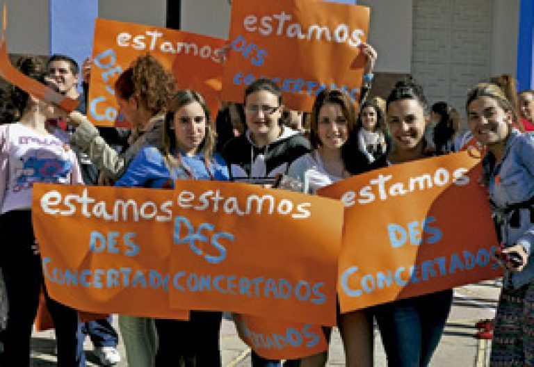 plataforma Estamos Desconcertados manifestación contra los recortes en la escuela concertada de la Junta de Andalucía