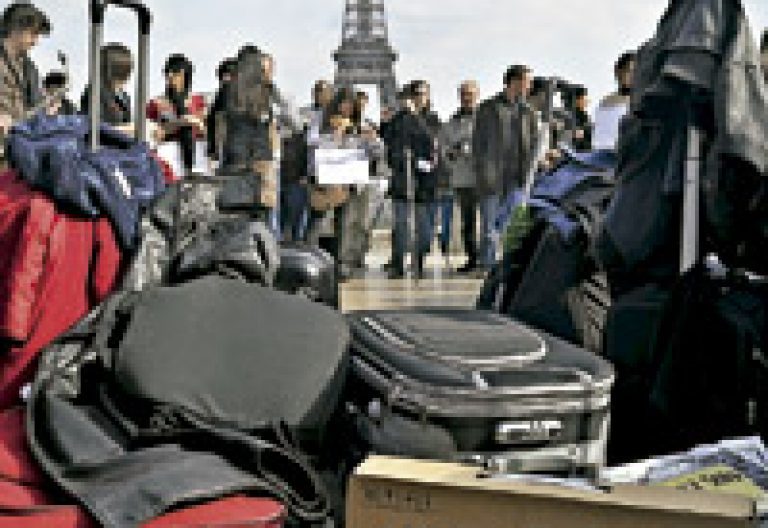 jóvenes españoles se van a Francia por la crisis