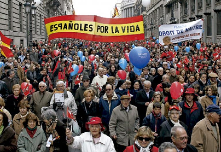 manifestación en España a favor de la vida y contra el aborto