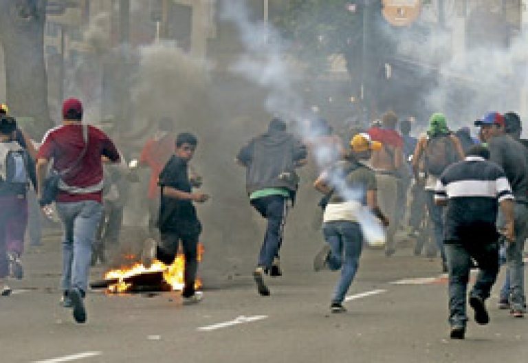 disturbios y enfrentamientos violentos en Venezuela tras elecciones presidenciales abril 2013