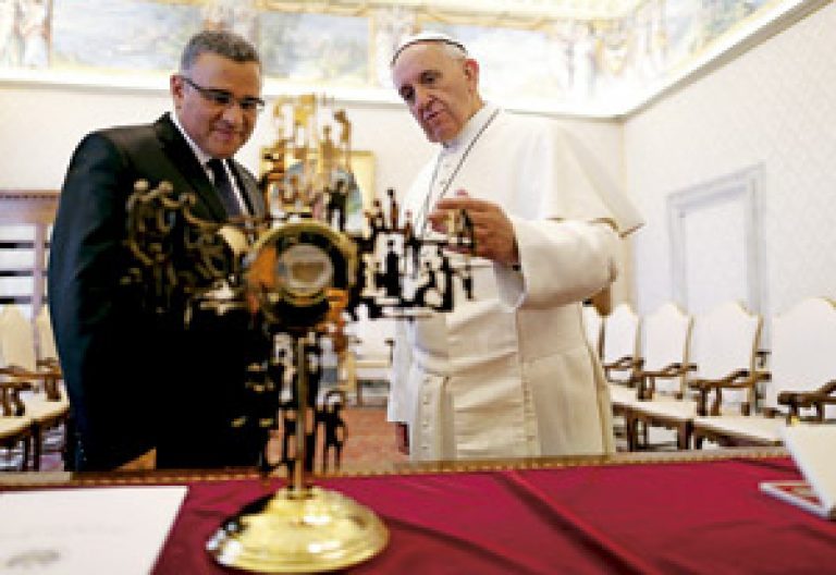 papa Francisco con Mauricio Funes presidente de El Salvador mayo 2013