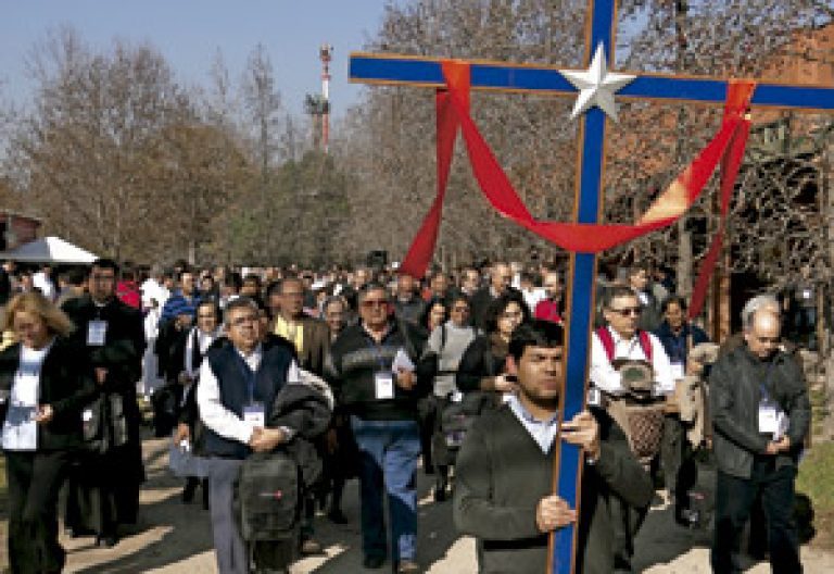 procesión para inagurar la II Asamblea Eclesial Nacional de Chile junio 2013