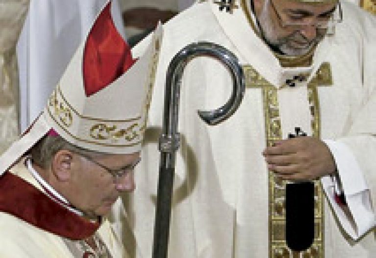 consagración episcopal de Juan Antonio Menéndez obispo auxiliar de Oviedo, con Jesús Sanz, 8 junio 2013