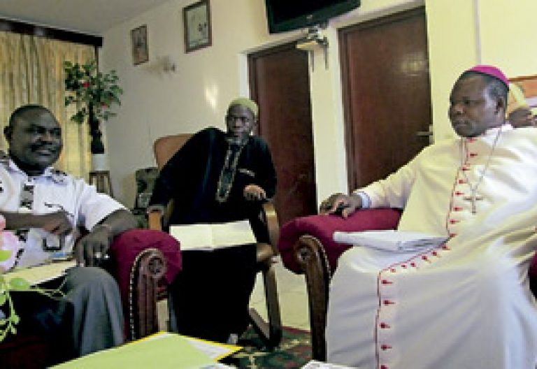 arzobispo de Bangui, Dieudonné Nzapalainga, junto a otros líderes religiosos de República Centroafricana