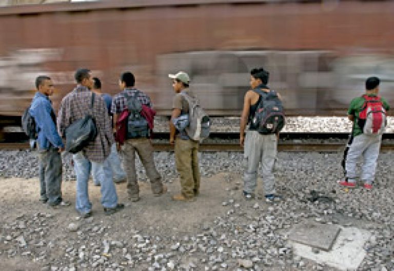 migrantes centroamericanos en México para coger un tren a los Estados Unidos