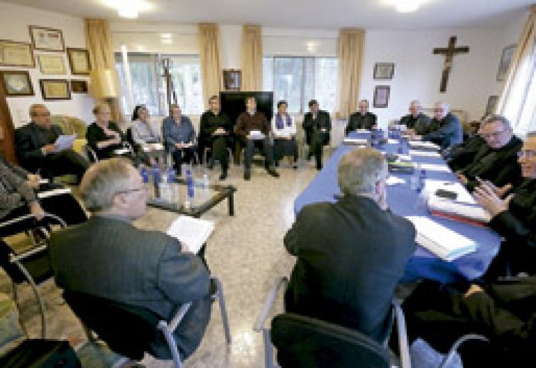 sesión conjunta de reflexión entre obispos y religiosos de Catalunya 2012
