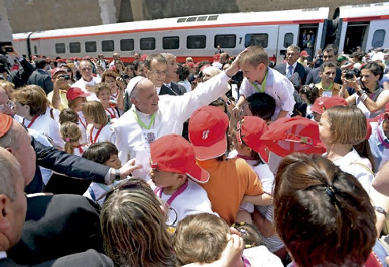 papa Francisco recibe al Tren de los niños de casas de acogida en Italia junio 2013