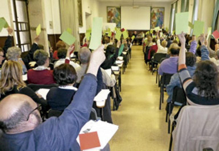 sesión de trabajo de la Asamblea diocesana de Laicos de Santander junio 2013