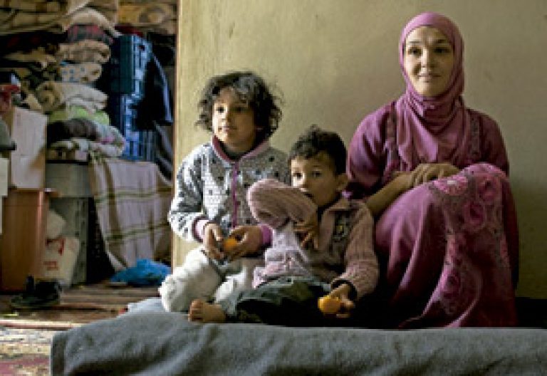 madre e hijos refugiados en Siria