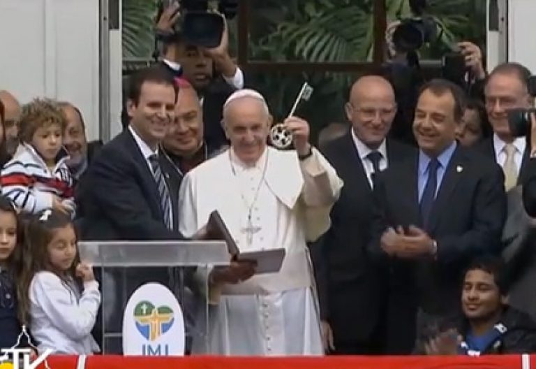papa Francisco recibe llaves de la ciudad de Río JMJ 2013