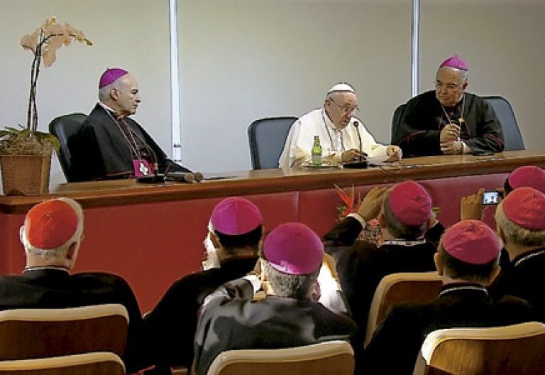 papa Francisco con los representantes del CELAM JMJ Río 2013