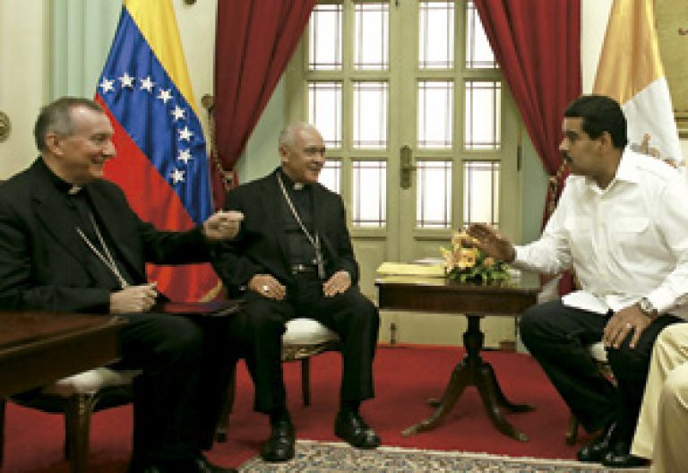 Pietro Parolin con Nicolás Maduro, presidente de Venezuela, junio 2013