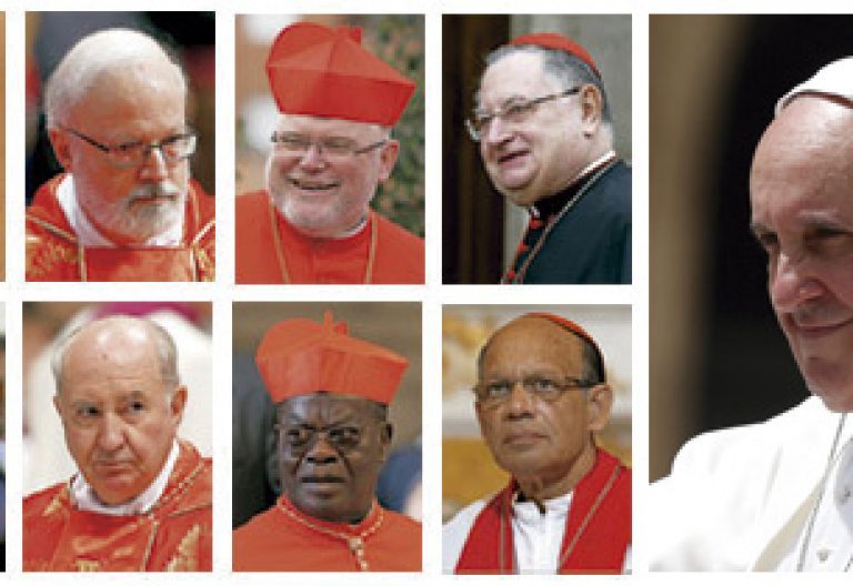 papa Francisco y los ocho cardenales que forman parte del consejo asesor para gobernar el Vaticano y reformar la Curia