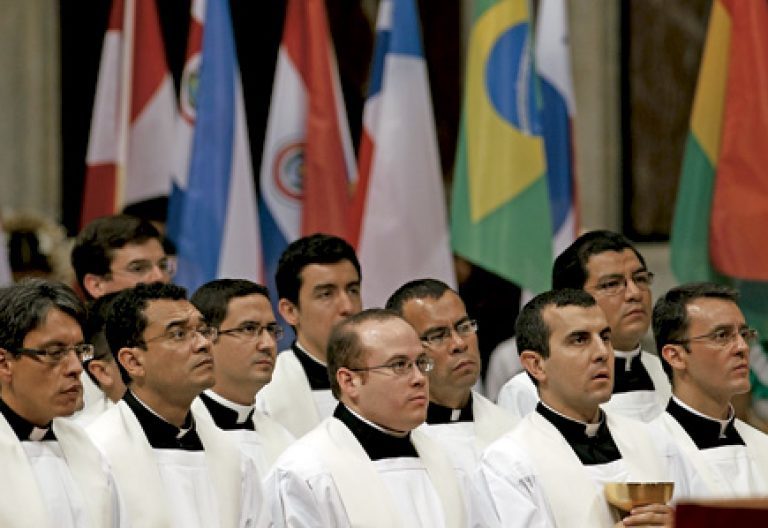 grupo de sacerdotes