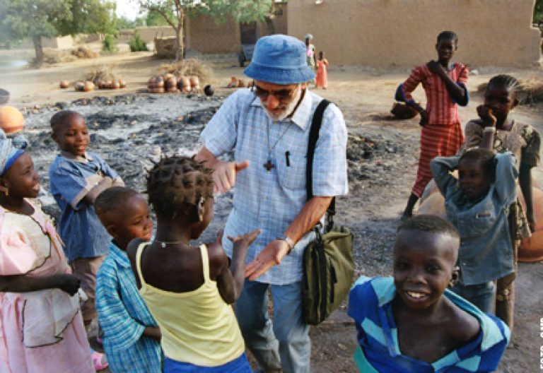 Domund 2013 - Misionero español en la misión en un país en el continente africano