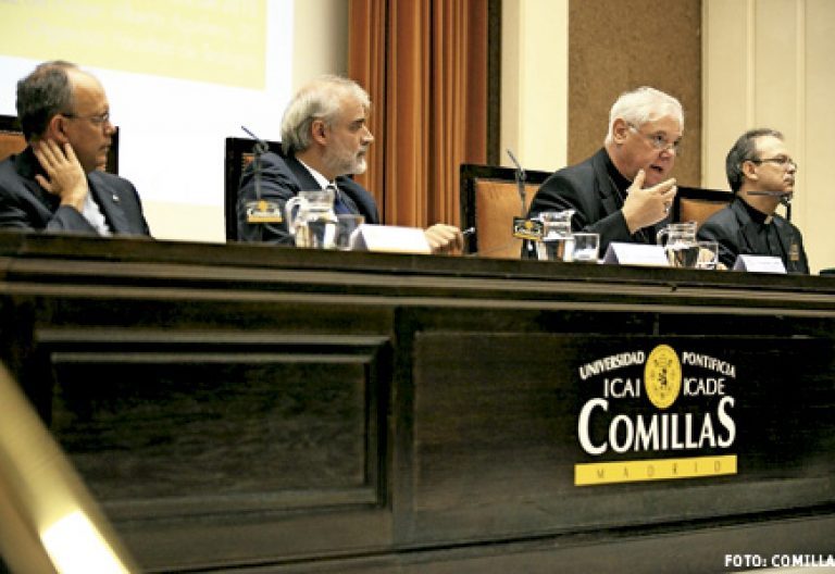 Gerhard Muller, prefecto de Doctrina de la Fe, en las Jornadas de Teología de Comillas octubre 2013