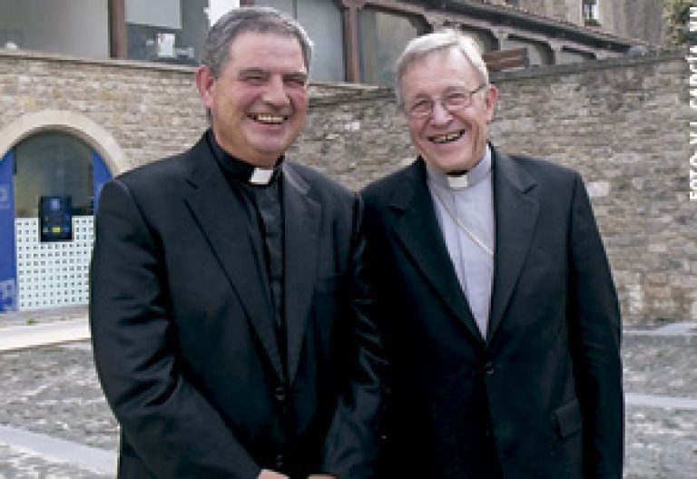 cardenal Walter Kasper con el decano José Antonio Badiola en la inauguración del curso 2013 Facultad de Teología del Norte de España