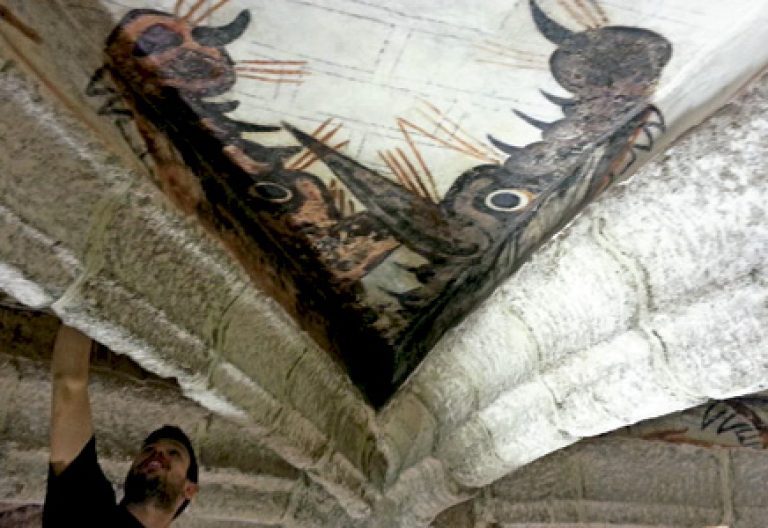 dragones en la bóveda de una iglesia de Madrid Robledo de Chavela