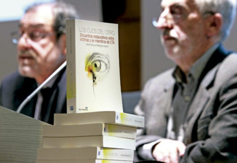 presentación del libro Los ojos del otro, encuentros entre víctimas de ETA y exmiembros de la banda terrorista