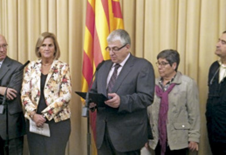 Núria Gispert, presidenta del Parlament de Cataluña, con las entidades cristianas que se han adherido al Pacto Nacional por el Derecho a Decidir