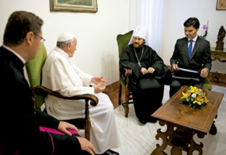 papa Francisco recibe al metropolita Hilarión del Patriarcado Ortodoxo de Moscú