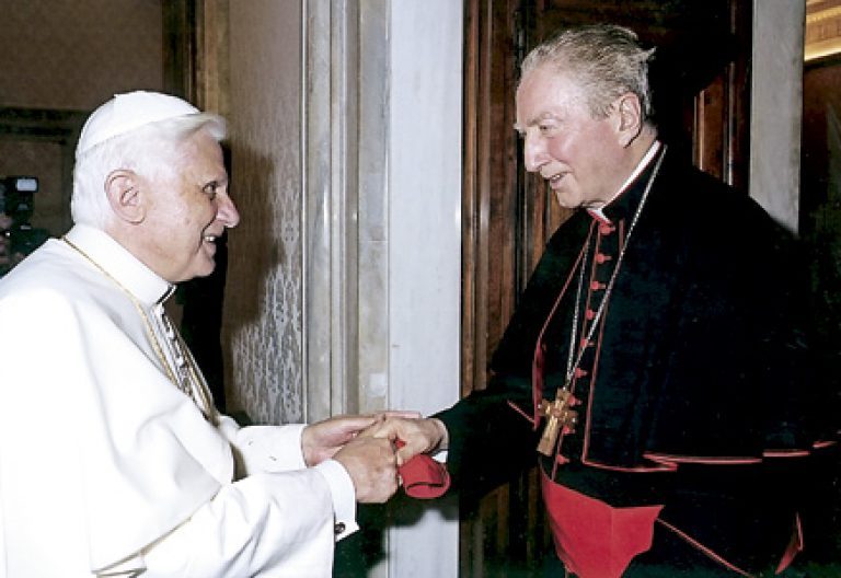 Benedicto XVI con el cardenal Martini mayo 2005