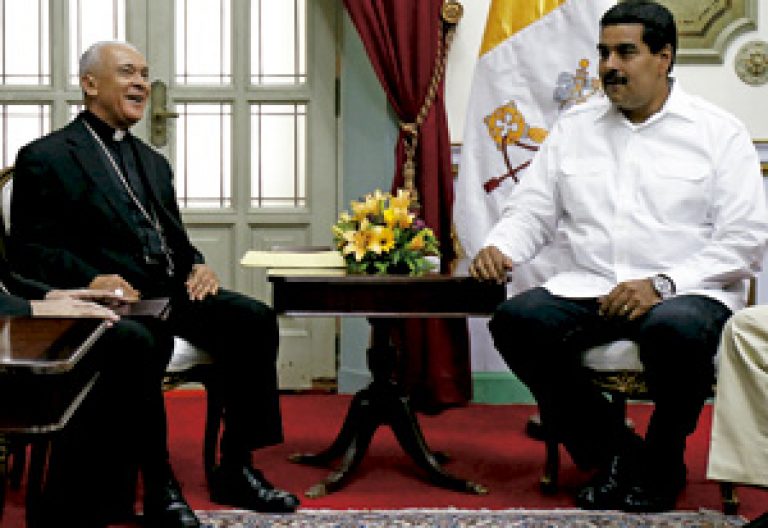 Diego Padrón, presidente de los obispos de Venezuela, y el presidente Nicolás Maduro