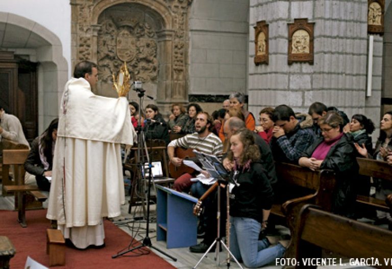 Proyecto Adorar, adoración eucarística en la Parroquia de la Anunciación de Santander