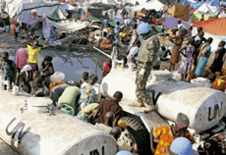 refugiados de Sudán del Sur tras la violencia étnica diciembre 2013