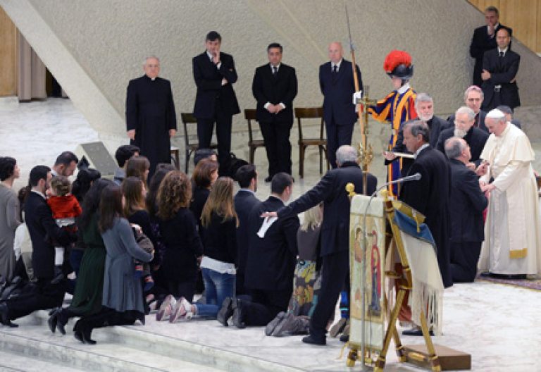 papa Francisco con Kiko Argüello y neocatecumenales 1 febrero 2014