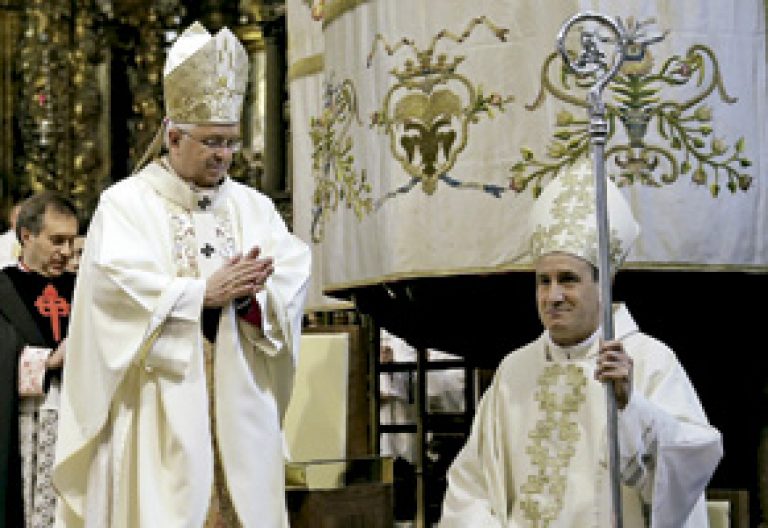 Jesús Fernández González, nuevo obispo auxiliar de Santiago de Compostela, en su ordenación episcopal 8 febrero 2014