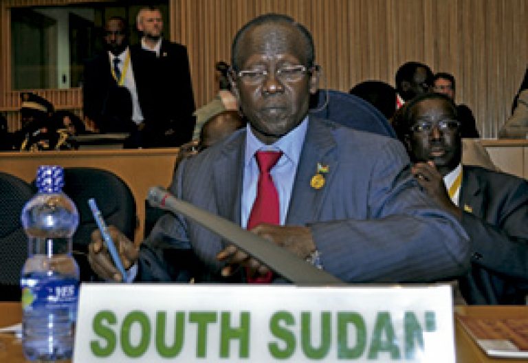 el representante de Sudán del Sur en la cumbre de la Unión Africana, celebrada en Addis Abeba