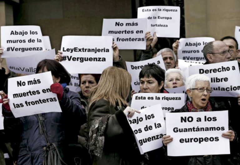 manifestación a favor de los inmigrantes víctimas y fallecidos en la frontera de Ceuta