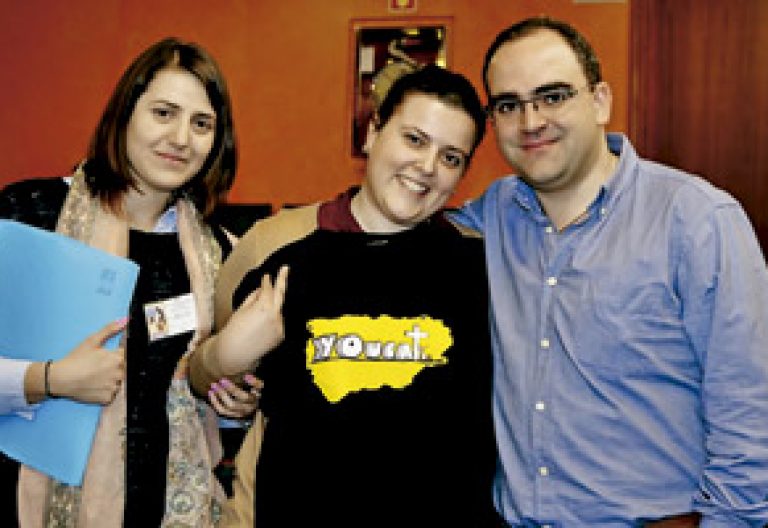 Celia Martínez con otros participantes en el Celebrado el XI Encuentro Misionero de Jóvenes 2014