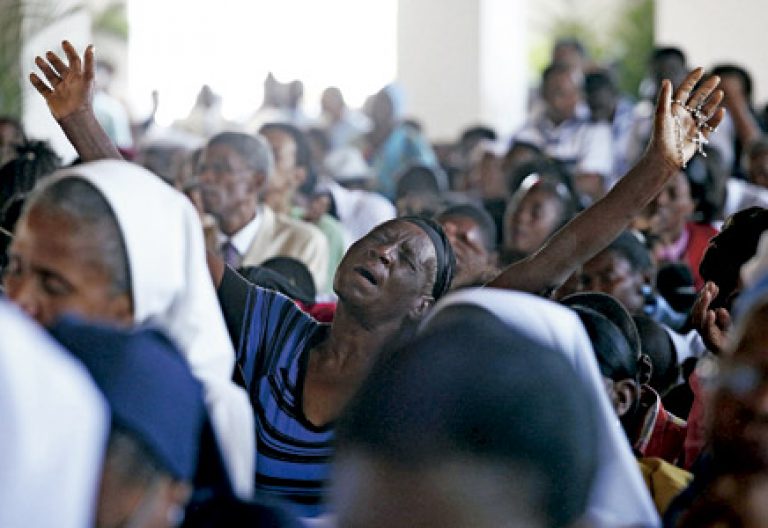 misa de inauguración de la catedral de Haití después del terremoto 2010