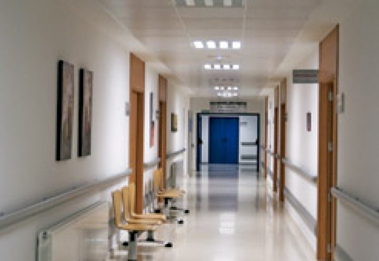 pasillo del hospital de San Juan de Dios de Burgos, a punto de cerrar febrero 2015